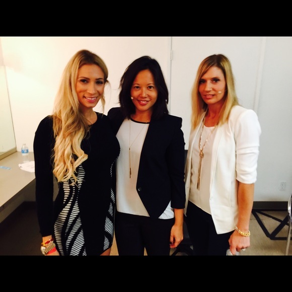 Enter for a free giveaway 🩷🩷🩷🩷🩷 - Picture 9 of 11